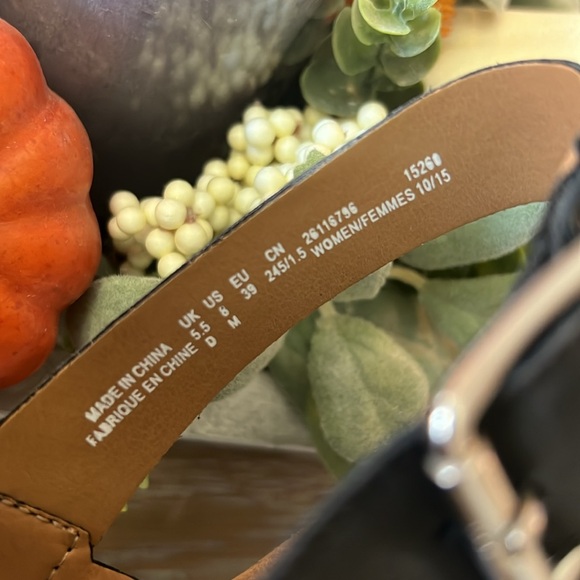 Clark Artisan Black Leather Wedges size 8.5 - Picture 5 of 10